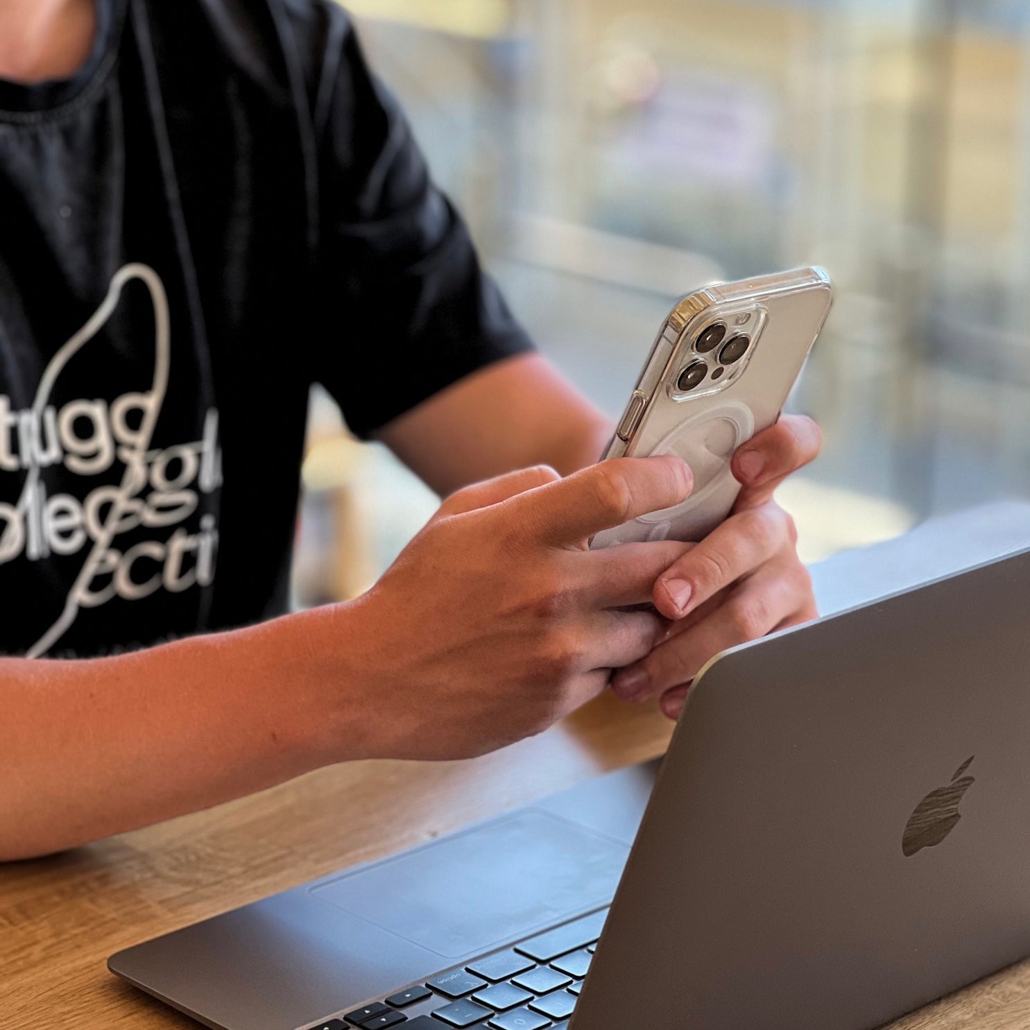 MagSafe Lisäakku + Suojakuori